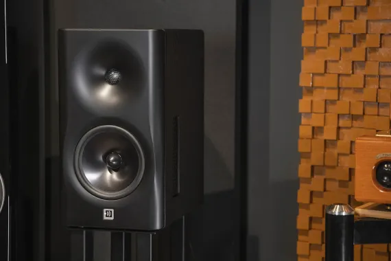 Dutch &amp; Dutch 8c Speaker Black &amp; Black (pair)