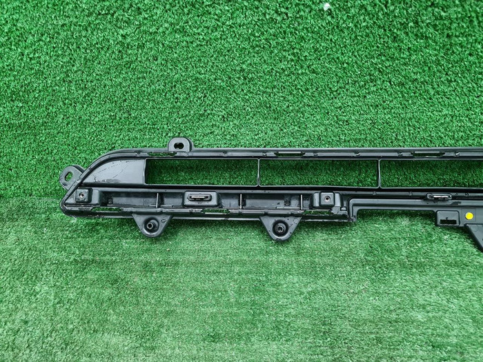 Решетка переднего бампера Land Cruiser 300 (21-нв)