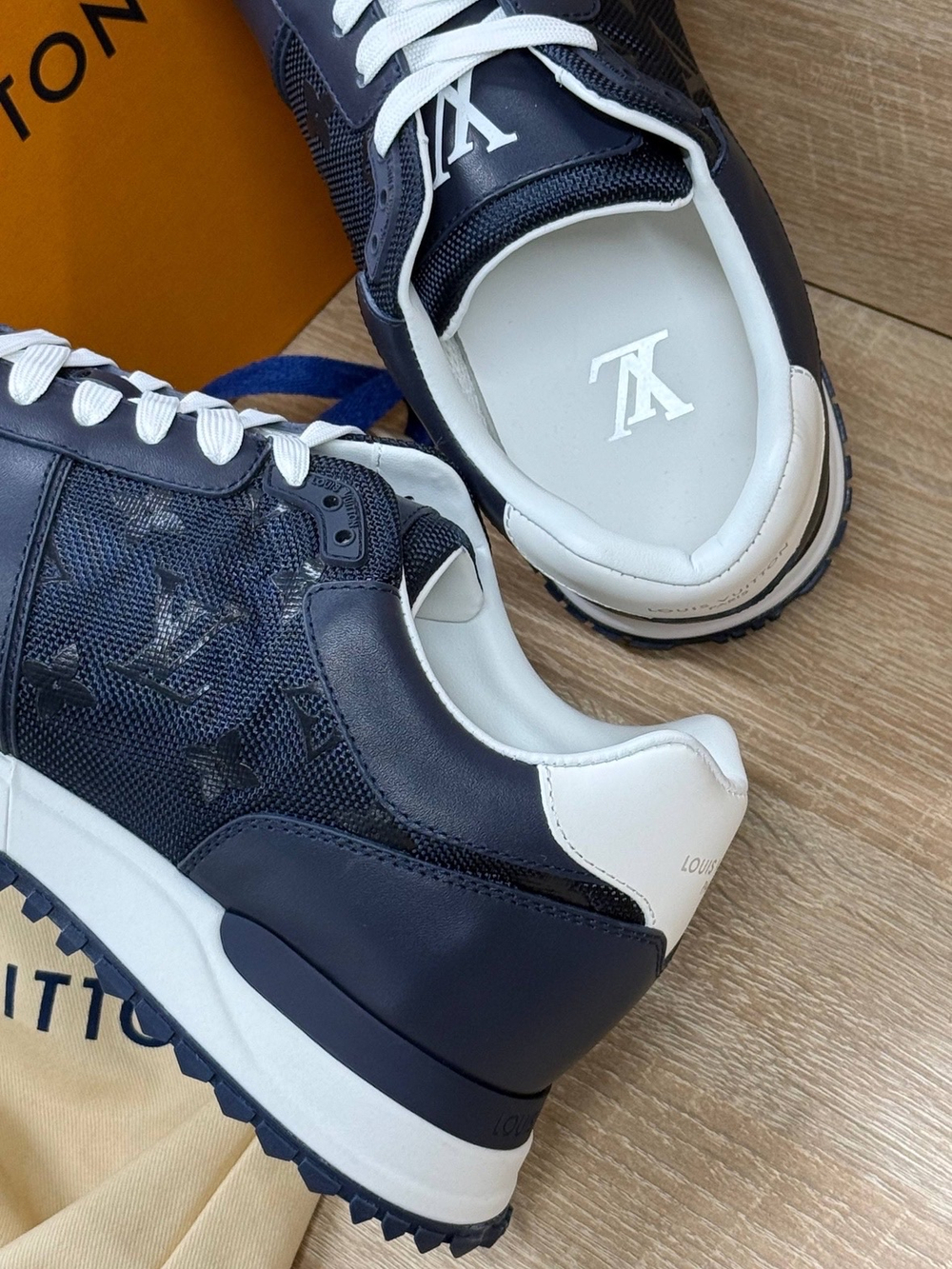 Кроссовки Louis Vuitton Run Away