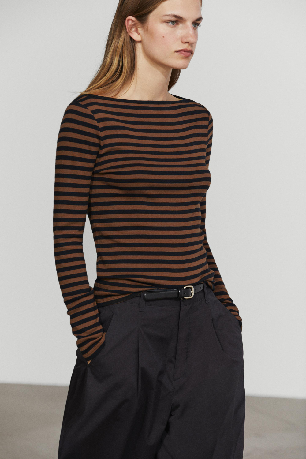 Massimo Dutti Футболка из 100% хлопка в полоску с вырезом лодочкой, кротово-коричневый