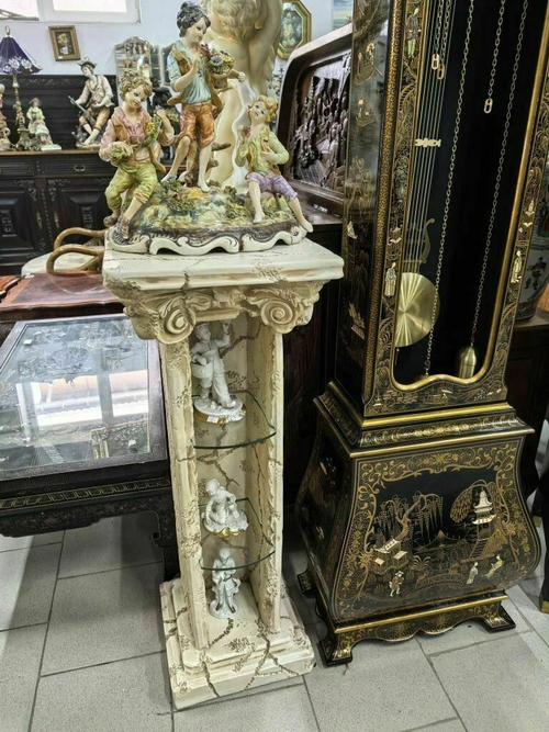Старинная колонна подставка