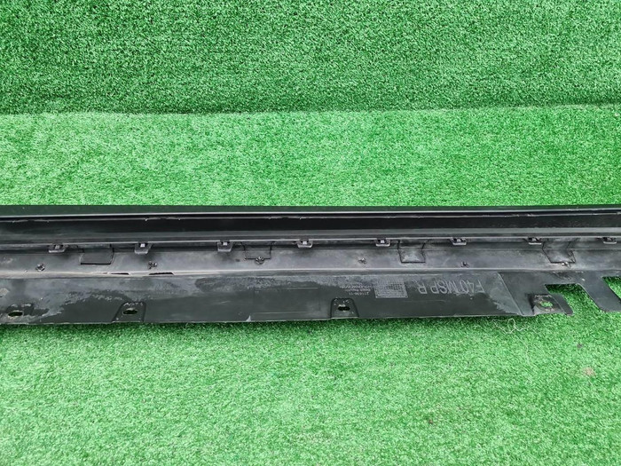 Накладка порога правая BMW 1er F40 (19-нв) M-paket