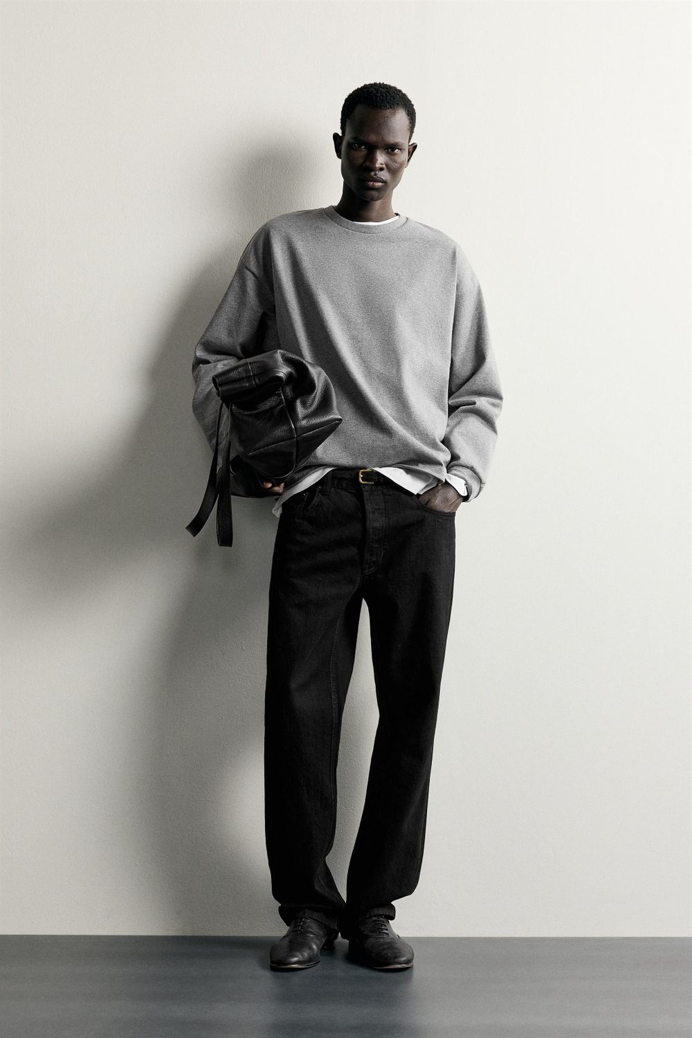 ФУТБОЛКА RELAXED FIT С РАЗРЕЗАМИ — ZARA