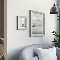 IKEA PLOMMONTRÄD  (ИКЕА ПЛОММОНТРЭД)  -  Рамка - бледный серо-зелёный 13х18 см