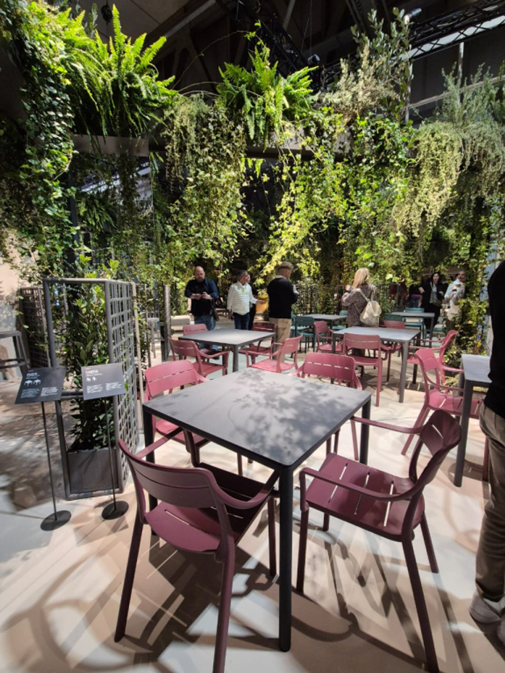 Кресло пластиковое Nardi Cassia, бургунди