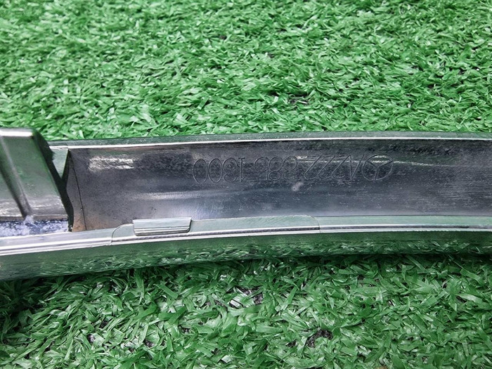 Молдинг переднего бампера Mercedes S W222 (17-20)