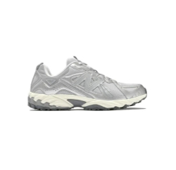 alt="New Balance 610T Castlerock ML610TAU серебристо-серые трейловые кроссовки вид сбоку на белом фоне"