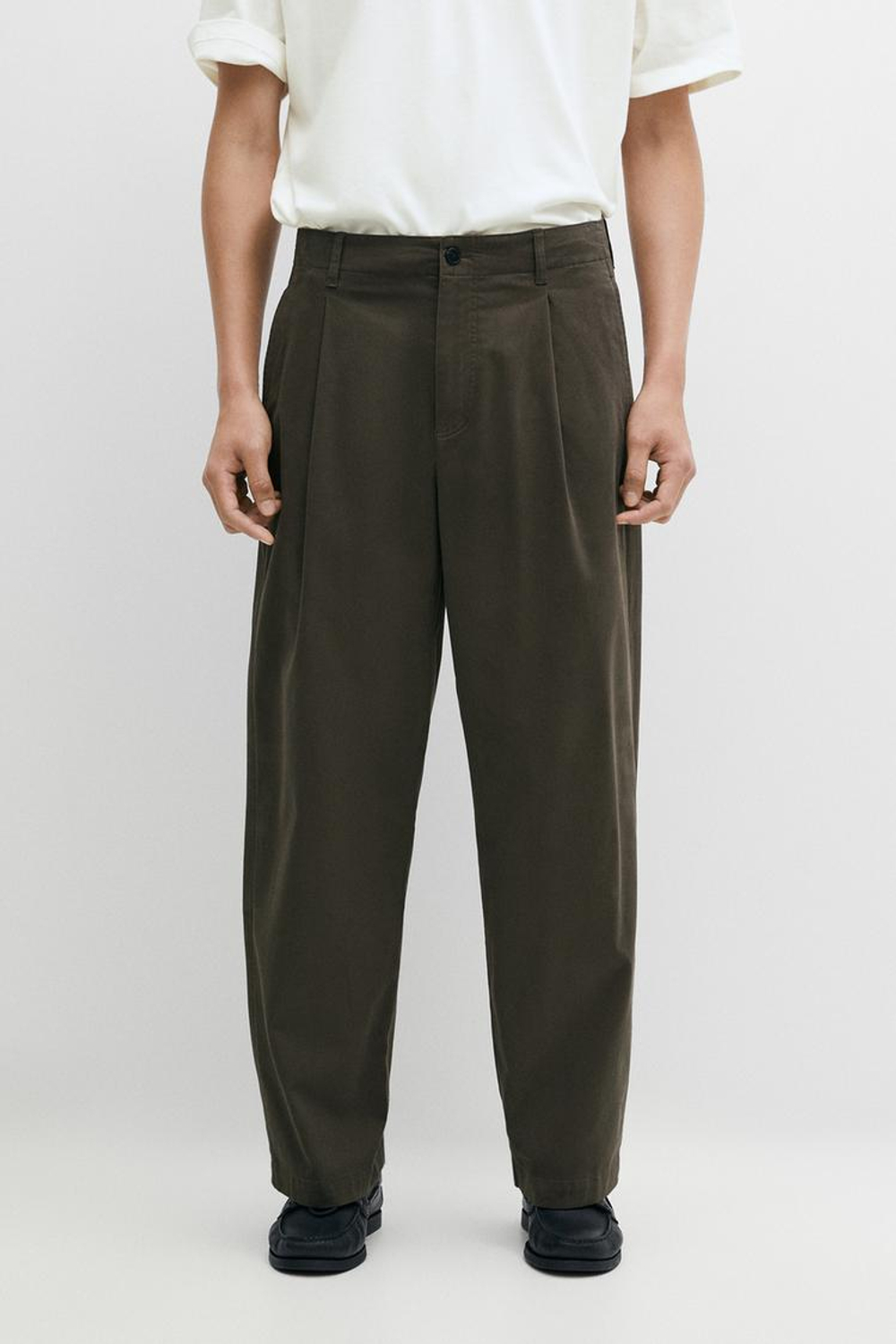 Massimo Dutti Брюки-бананы с защипами, хаки