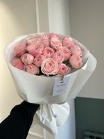 Букет из кустовой пионовидной розы