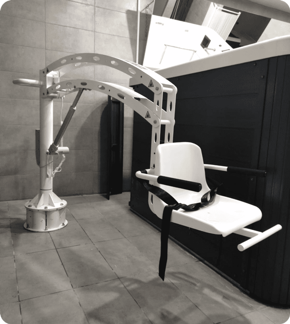 Подъемник для бассейна NART ELEVATED POOL LIFT (стационарный, механизированный, высокий борт)