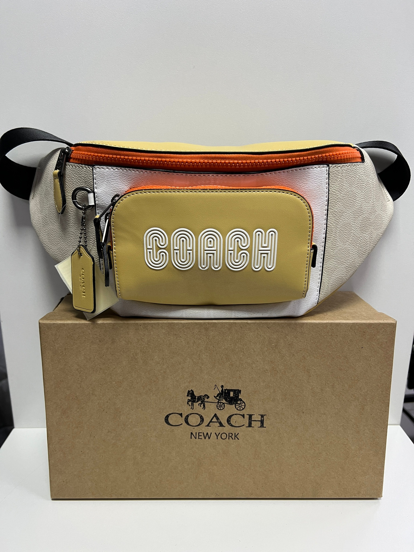 Поясная сумка COACH