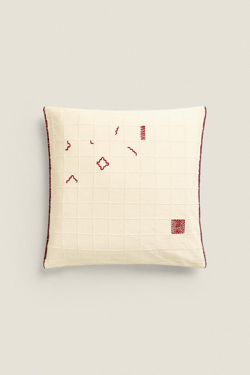 ZARA HOME ЧЕХОЛ ДЛЯ ДЕКОРАТИВНОЙ ПОДУШКИ С ГЕОМЕТРИЧЕСКОЙ ВЫШИВКОЙ, СВЕТЛО-БЕЖЕВЫЙ