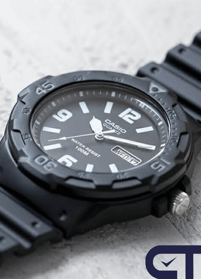 CASIO MRW-200H-1B2 — спортивные аналоговые часы с вращающимся безелем