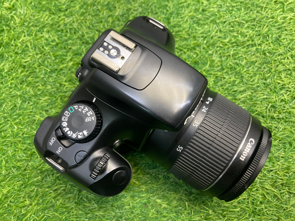Canon 1100D kit 18-55mm 3.5-5.6 III 35.000 кадров