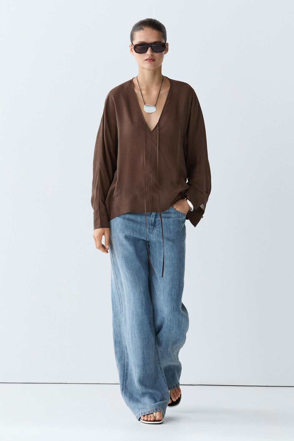 Massimo Dutti Струящаяся блуза с V-образным вырезом и завязками, коричневый