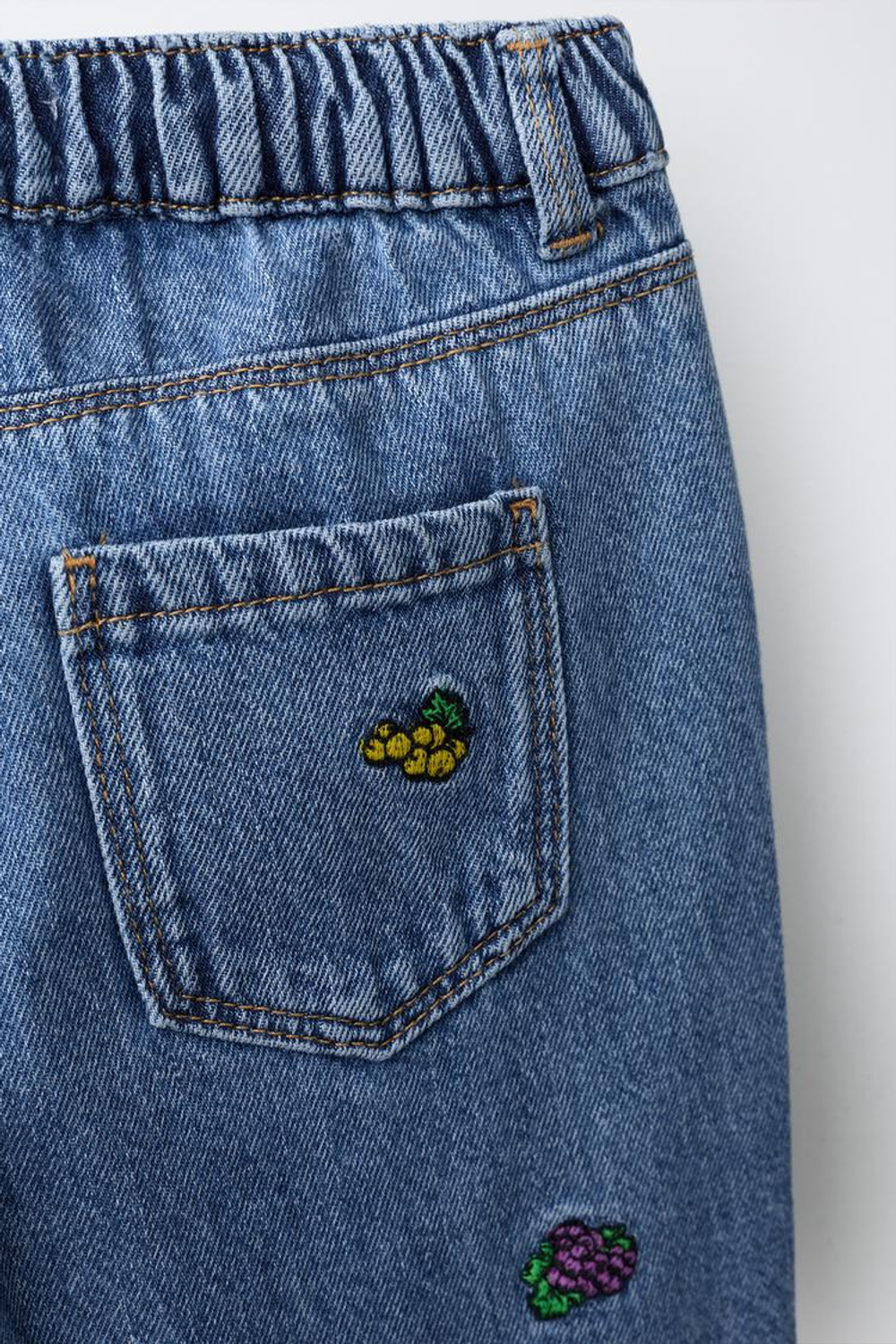 ZARA - FRUIT OF THE LOOM™ ДЖИНСЫ ПРЯМОГО КРОЯ С ВЫШИВКОЙ, СИНИЙ