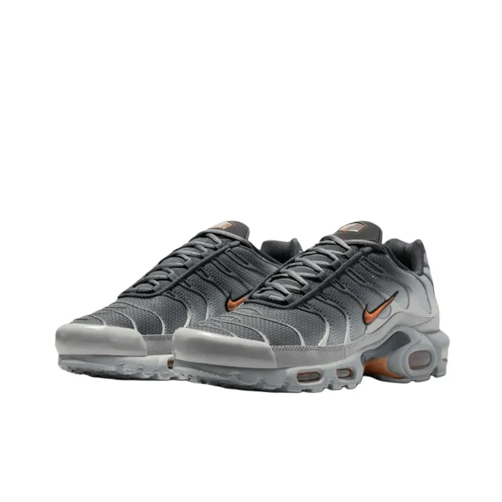 alt="Волнообразный TPU-каркас на Nike Air Max Plus DM0032-037"