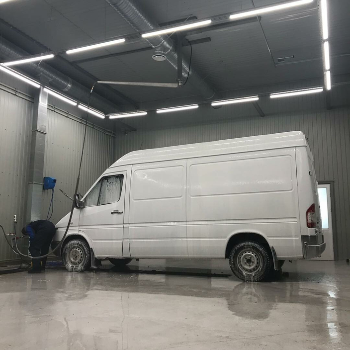 Бесконтактная мойка автомобилей в шинном центре KAMA Tyre&Service