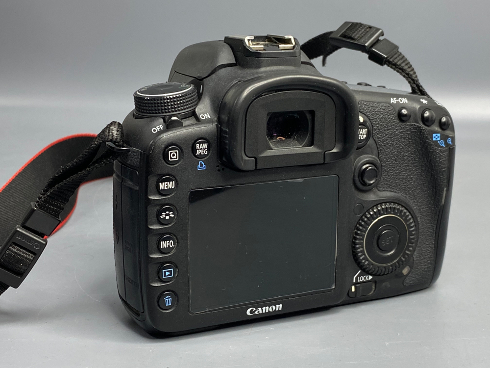 Canon EOS 7D 23 000 кадров