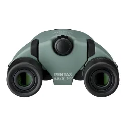 Бинокль PENTAX Papilio III 8.5x21 WR оливковый фронтальный вид с обозначением увеличения на корпусе