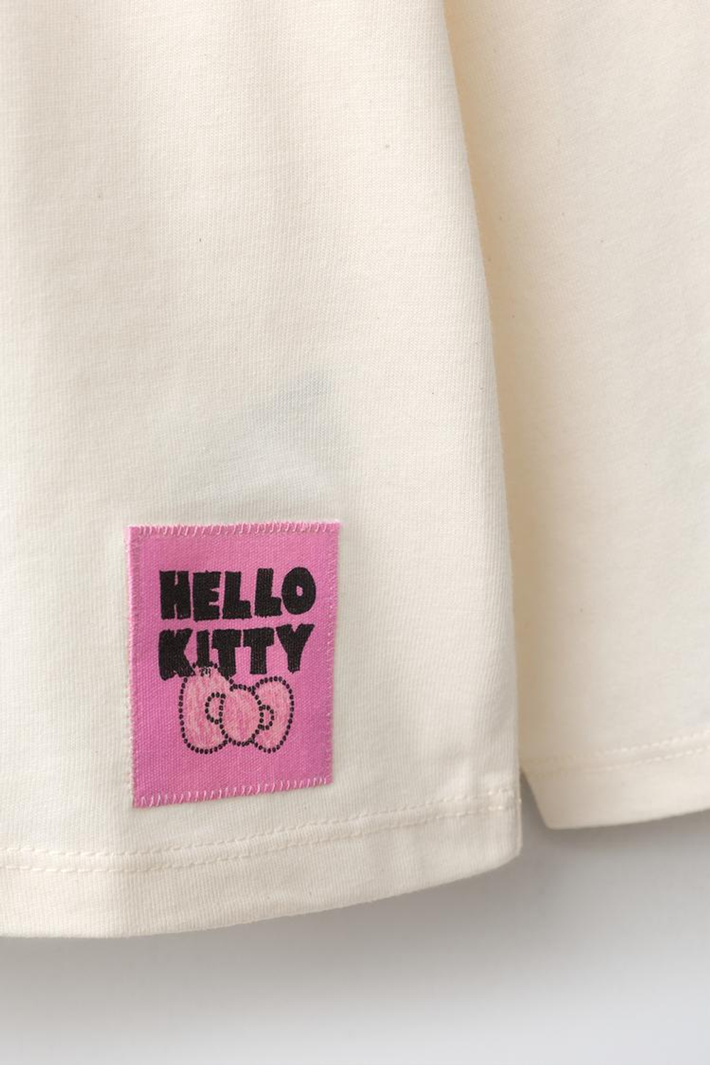 ZARA ФУТБОЛКА С БЛЕСКОМ HELLO KITTY ©, ЭКРЮ