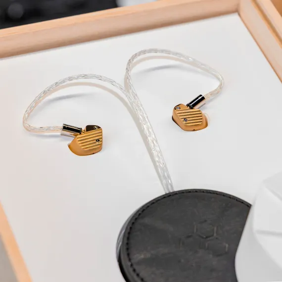 Final Audio A10000 Collector’s Edition Gold