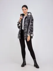Куртка из натуральной кожи с капюшоном двустороннее