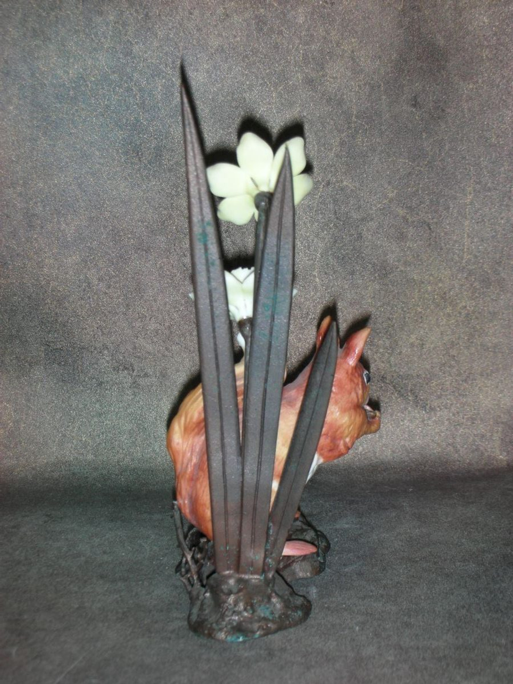 Статуэтка. Фарфор. Белочка с нарциссами. Royal Worcester. Англия