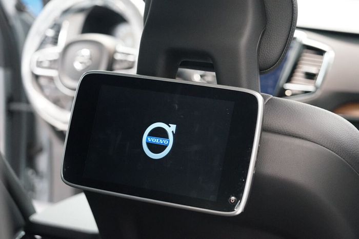 Комплект мониторов на подголовник для VOLVO - ERGO ER11VL с сенсорным экраном 11” (Full HD 1920x1080, Android, 4G) серебряный