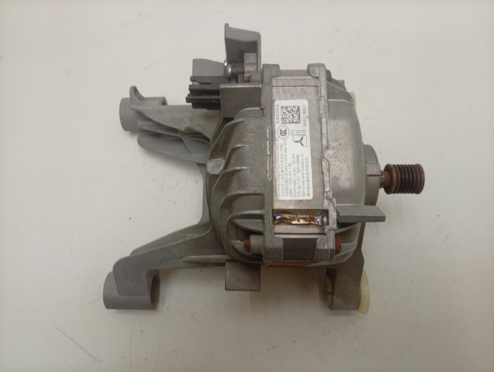 WLL2416EOE/01 кт73 Двигатель для стиральной машины Bosch 1BS6525-8BC б/у