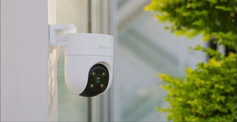 EZVIZ CS-H8c 2 МП поворотная Wi-Fi камера c распознаванием людей.