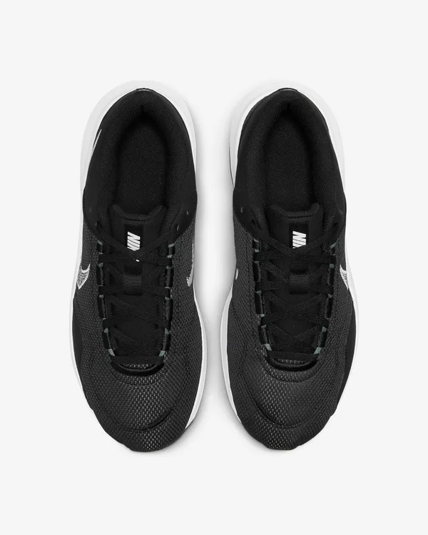 Кроссовки мужские NIKE Legend Essential 3