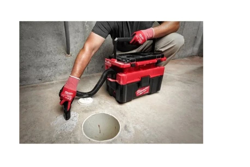 Аккумуляторный пылесос для воды и сухого мусора Milwaukee M18 FPOVCL-0 4933478187