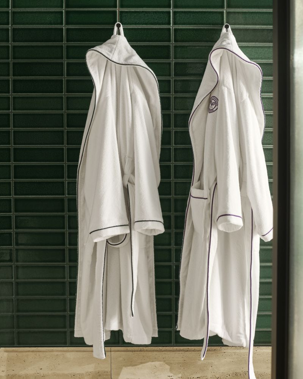 Полотенце теннисное Wimbledon Cotton Terry Baseline Robe — белый/зелёный