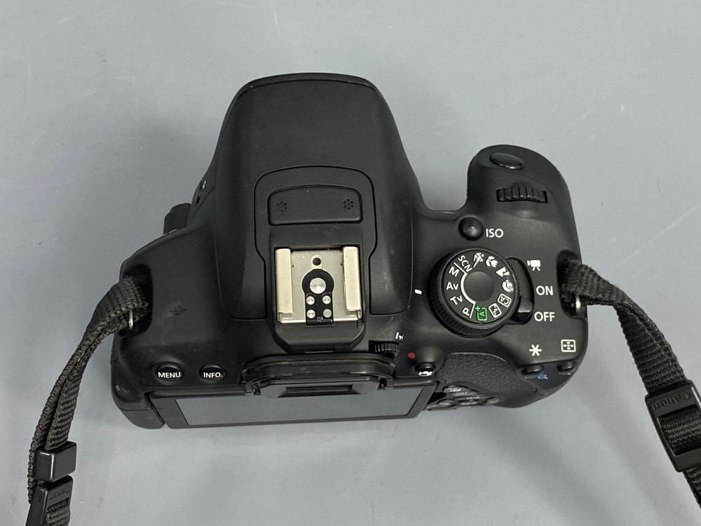 Canon 700D Kit 18-55 IS STM 4.600 Кадров дефект экрана