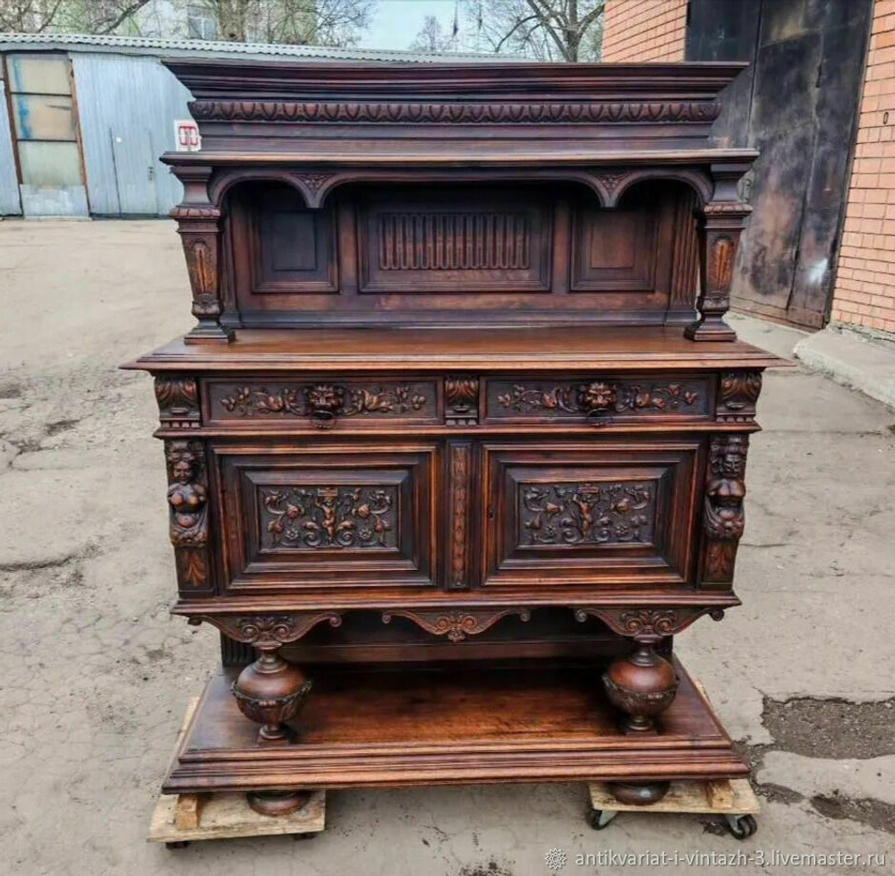 Старинный поставец