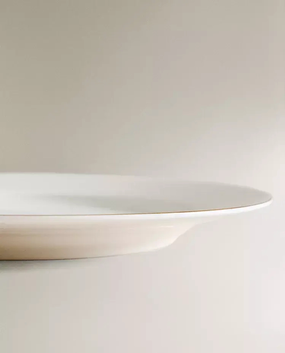 ZARA HOME ТАРЕЛКА ИЗ КОСТЯНОГО ФАРФОРА С КОНТРАСТНОЙ КРОМКОЙ, ЗОЛОТИСТЫЙ