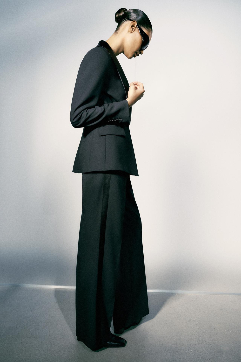 ZARA БРЮКИ С АТЛАСНЫМИ ЛАМПАСАМИ, ЧЕРНЫЙ