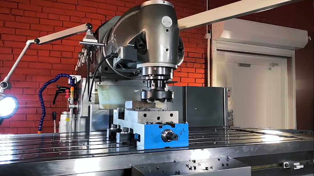 Универсальный консольно-фрезерный станок JET JUM-2063VXL Servo DRO 380 В 7,5 кВт, для фрезерной обработки, сверления, растачивания и пр. при производстве деталей мелкими сериями на механо-обрабатывающих, инструментальных и ремонтно-механических участках 50000852T