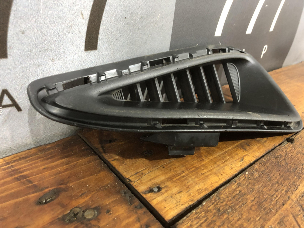 Решетка переднего бампера Toyota Camry (XV50) 14-18 Б/У Оригинал 5212733060