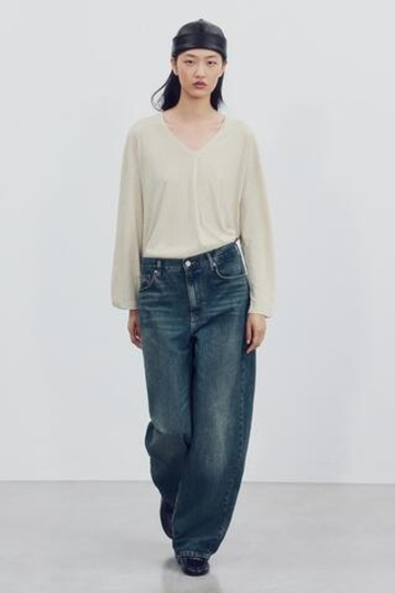 ZARA ФУТБОЛКА С V-ОБРАЗНЫМ ВЫРЕЗОМ, СЕРО-ДЫМЧАТЫЙ