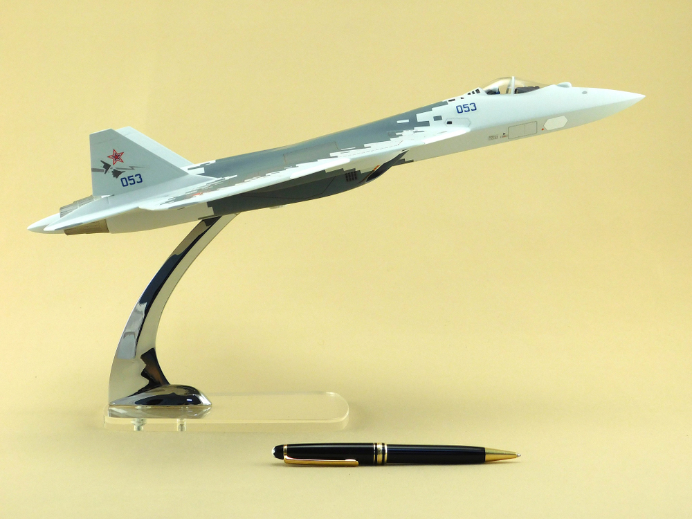 Модель самолета Су-57 (М1:48, 053, Пиксели светлые)