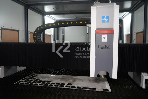Лазерный станок HGTECH SMART4015PRO с защитной кабиной и сменным столом для резки листов металла