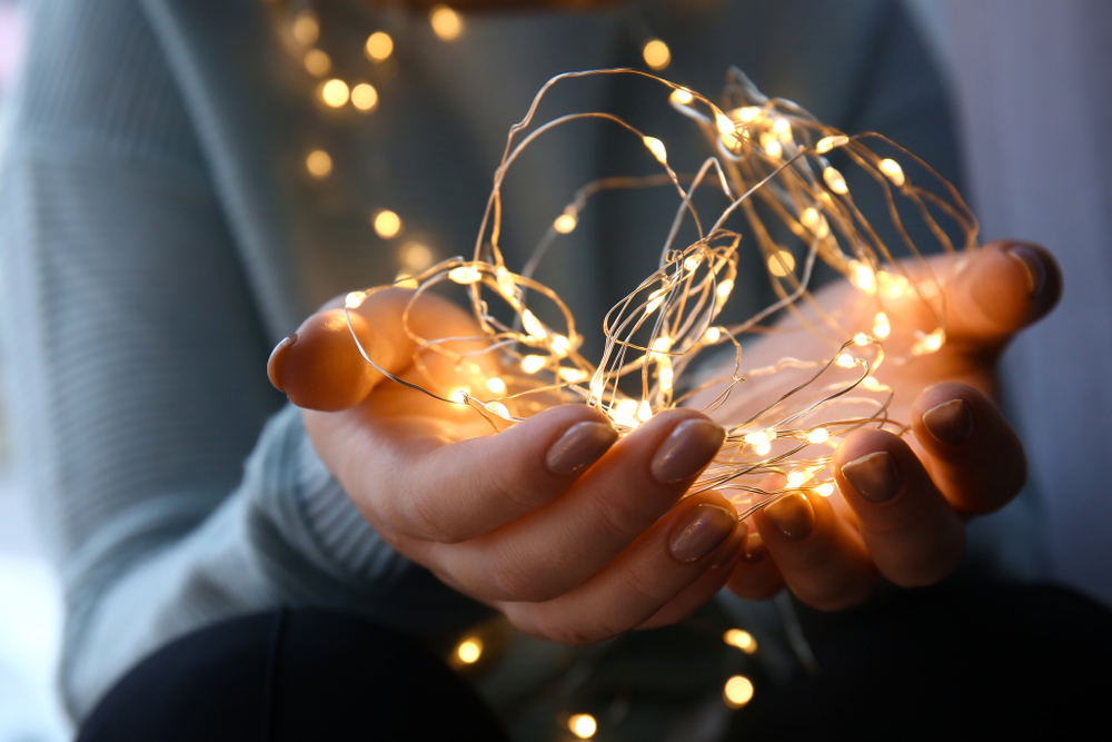 Гирлянда электрическая интерьерная 1,5х1,5метра Новый Год 2023/160 LED/Светодиодная штора- занавес/Световой дождь/Тюль /Теплый жёлтый