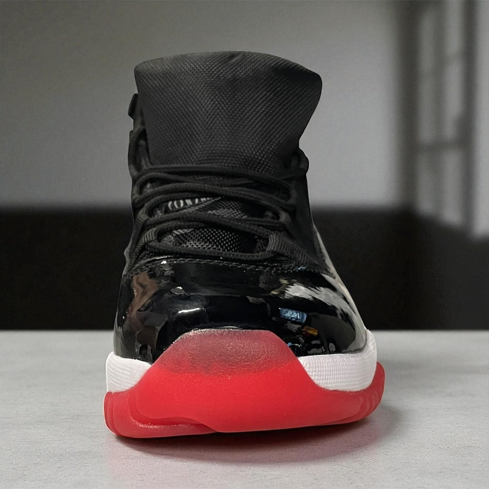 Nike Air Jordan 11 • Retro Bred
