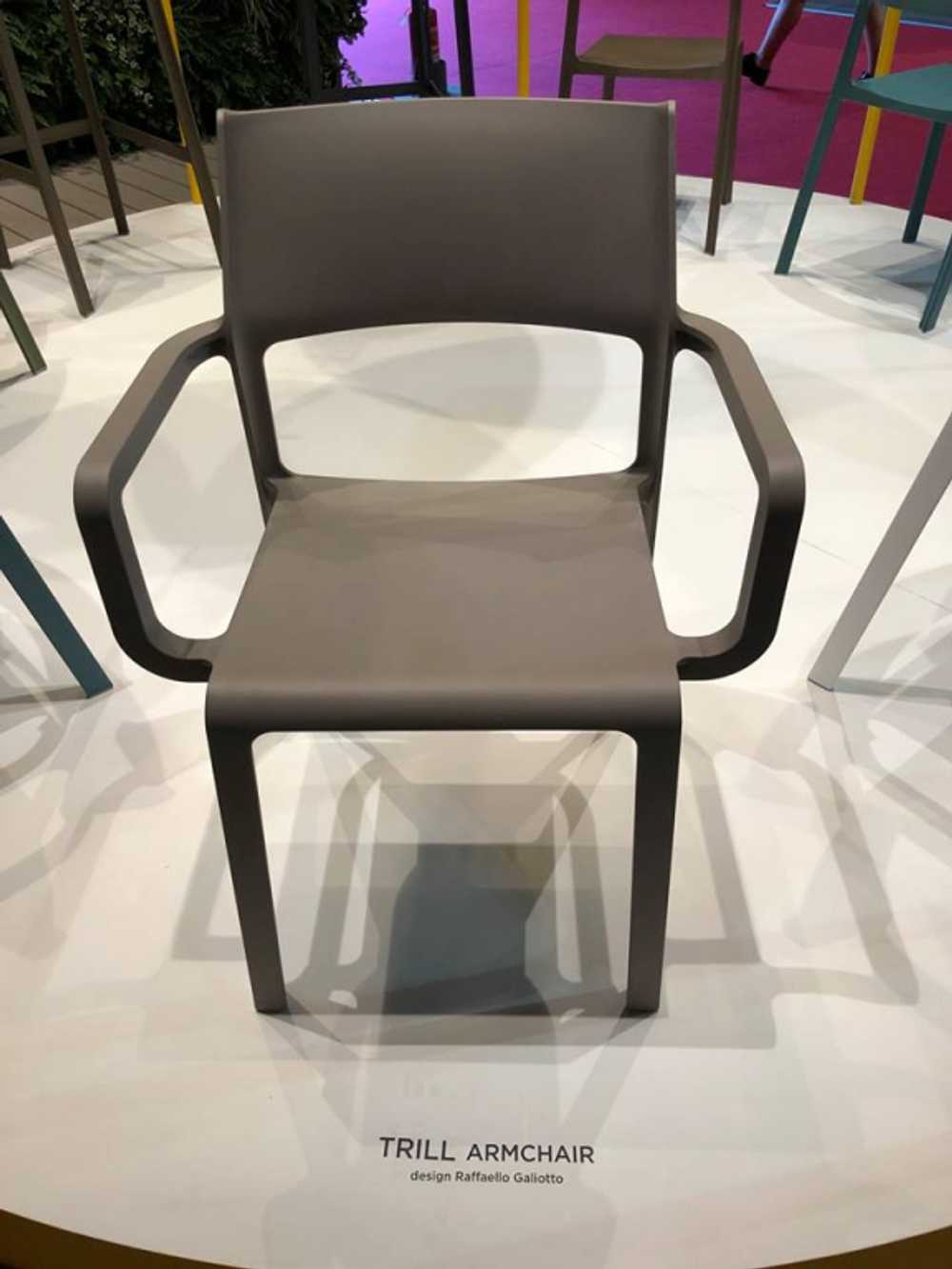 Кресло пластиковое Nardi Trill Armchair, табак