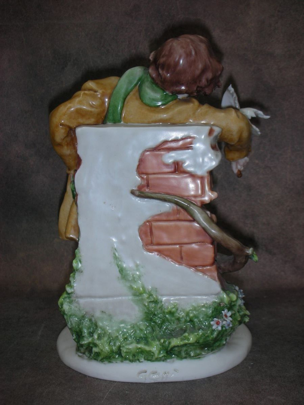 Статуэтка. Фарфор. Дети и птицы. Capodimonte. Италия