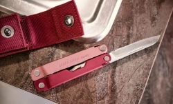 Мультитул LEATHERMAN Bond Heathered Cranberry (нейлоновый чехол) 833311