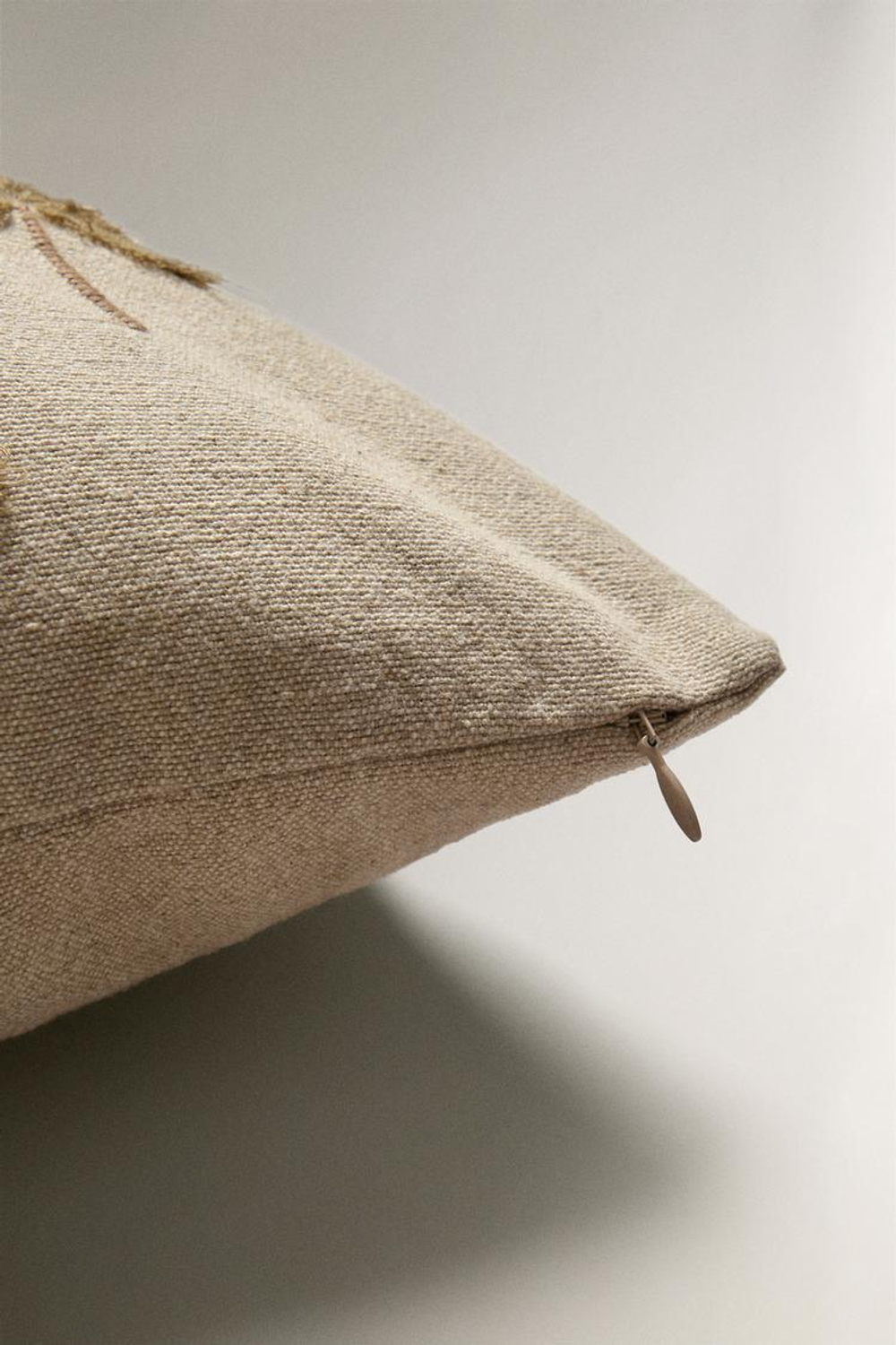 ZARA HOME ЧЕХОЛ ДЛЯ ДЕКОРАТИВНОЙ ПОДУШКИ С ВЫШИВКОЙ «ПАЛЬМЫ», СВЕТЛО-БЕЖЕВЫЙ