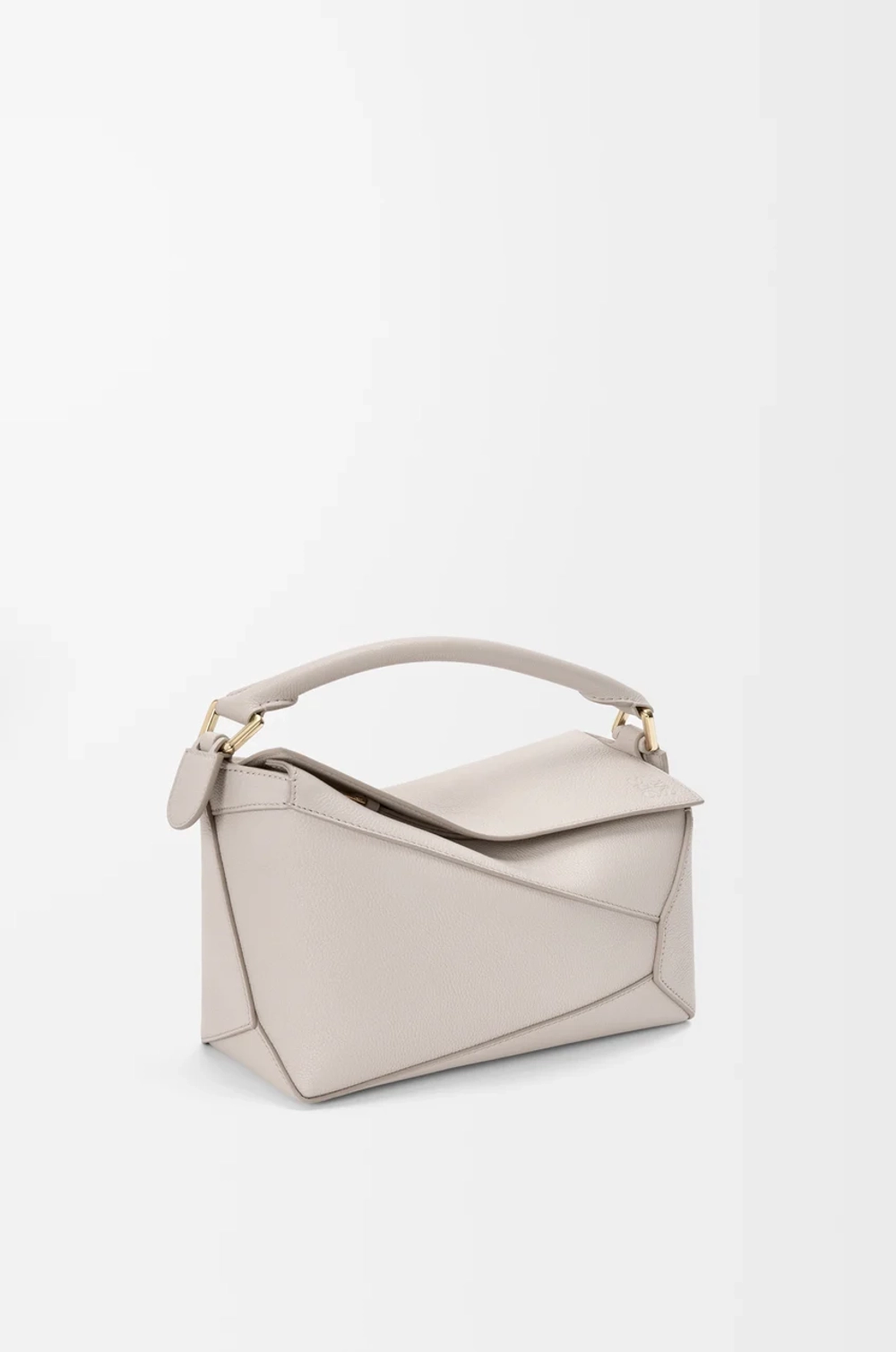 Loewe Маленькая сумка Puzzle Edge из мягкой зернистой телячьей кожи, экрю